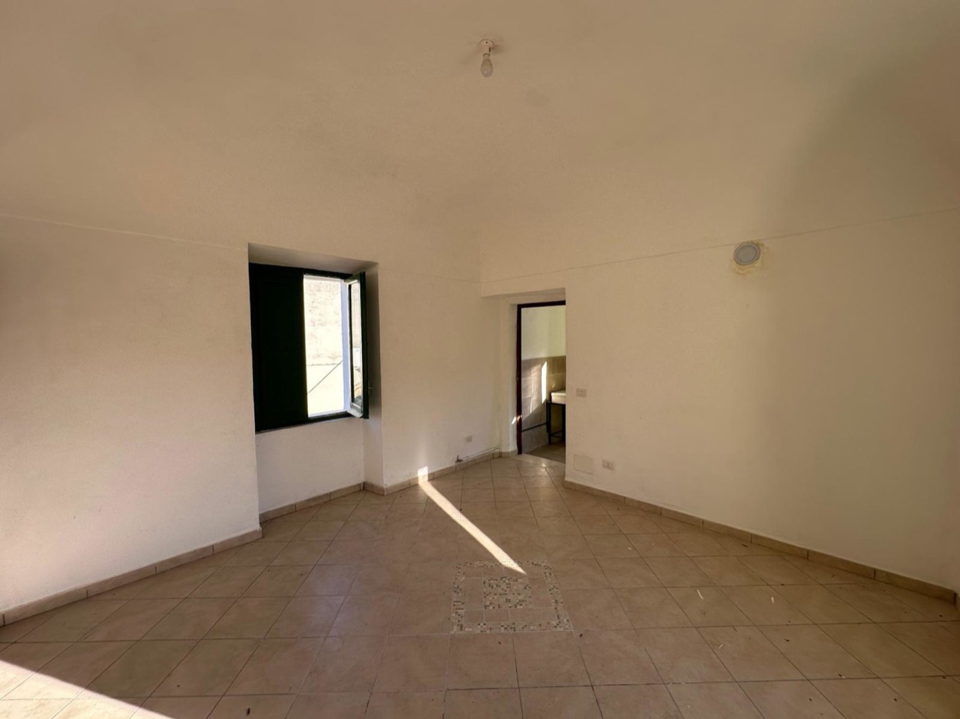 Apartment with Cellar and Garage in Torre de' Passeri property photograph