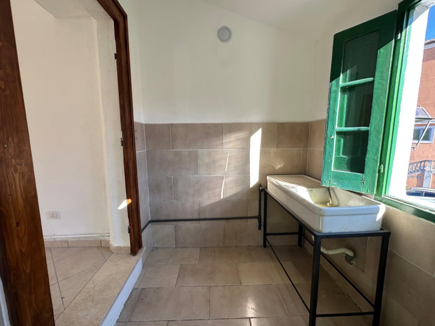 Apartment with Cellar and Garage in Torre de' Passeri property photograph