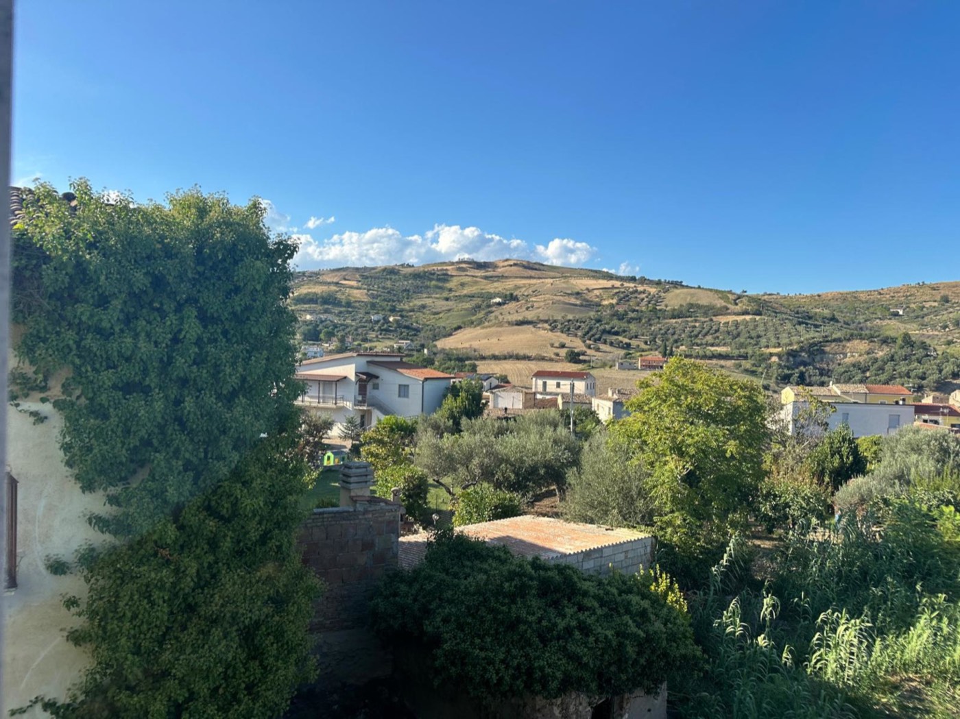 Apartment with Cellar and Garage in Torre de' Passeri property photograph