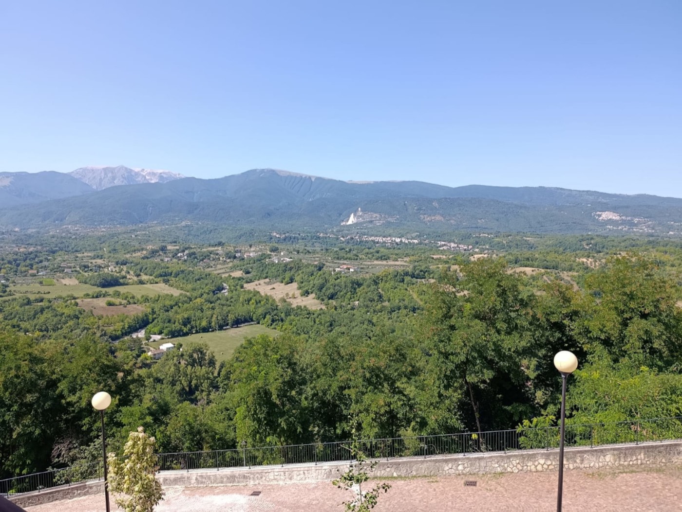 Panoramic Townhouse with Garden in San Martino sulla Marrucina property photograph