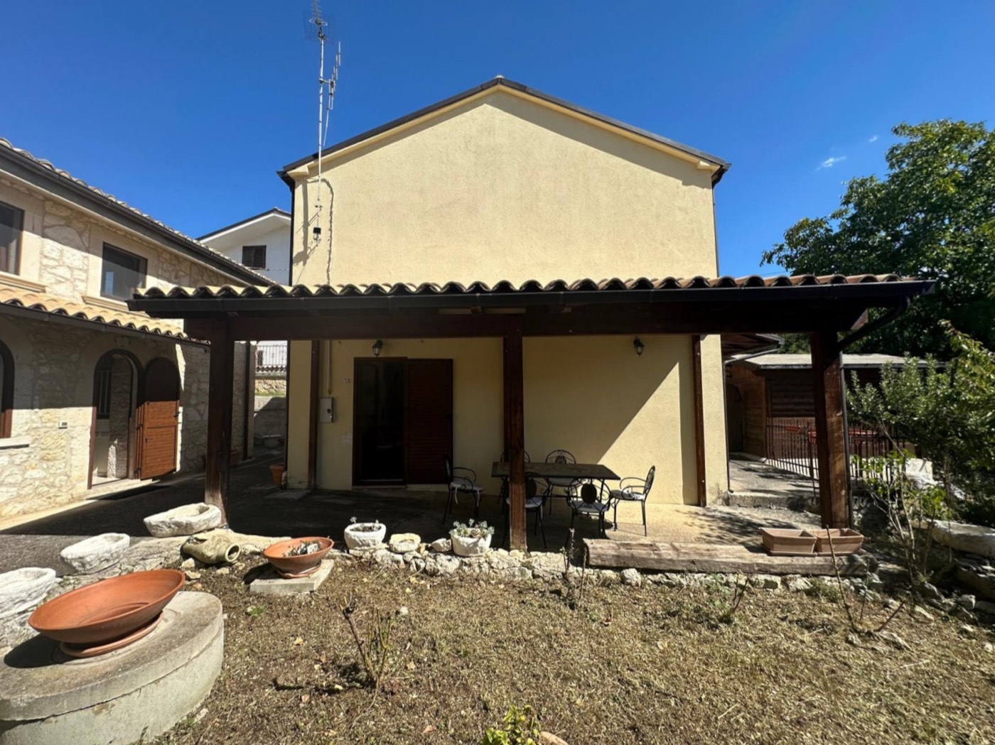 Character Property Complex in Roccamorice with Two Buildings and a Private Garden property photograph