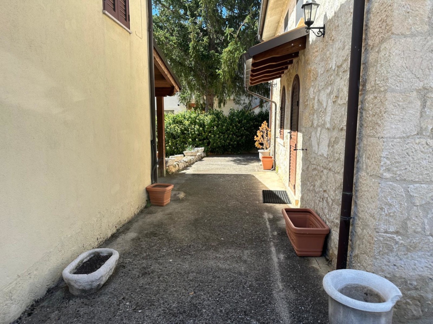 Character Property Complex in Roccamorice with Two Buildings and a Private Garden property photograph