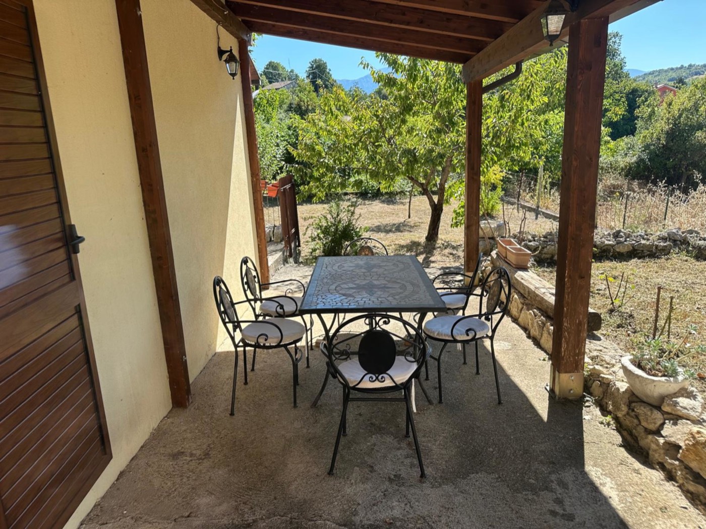 Character Property Complex in Roccamorice with Two Buildings and a Private Garden property photograph