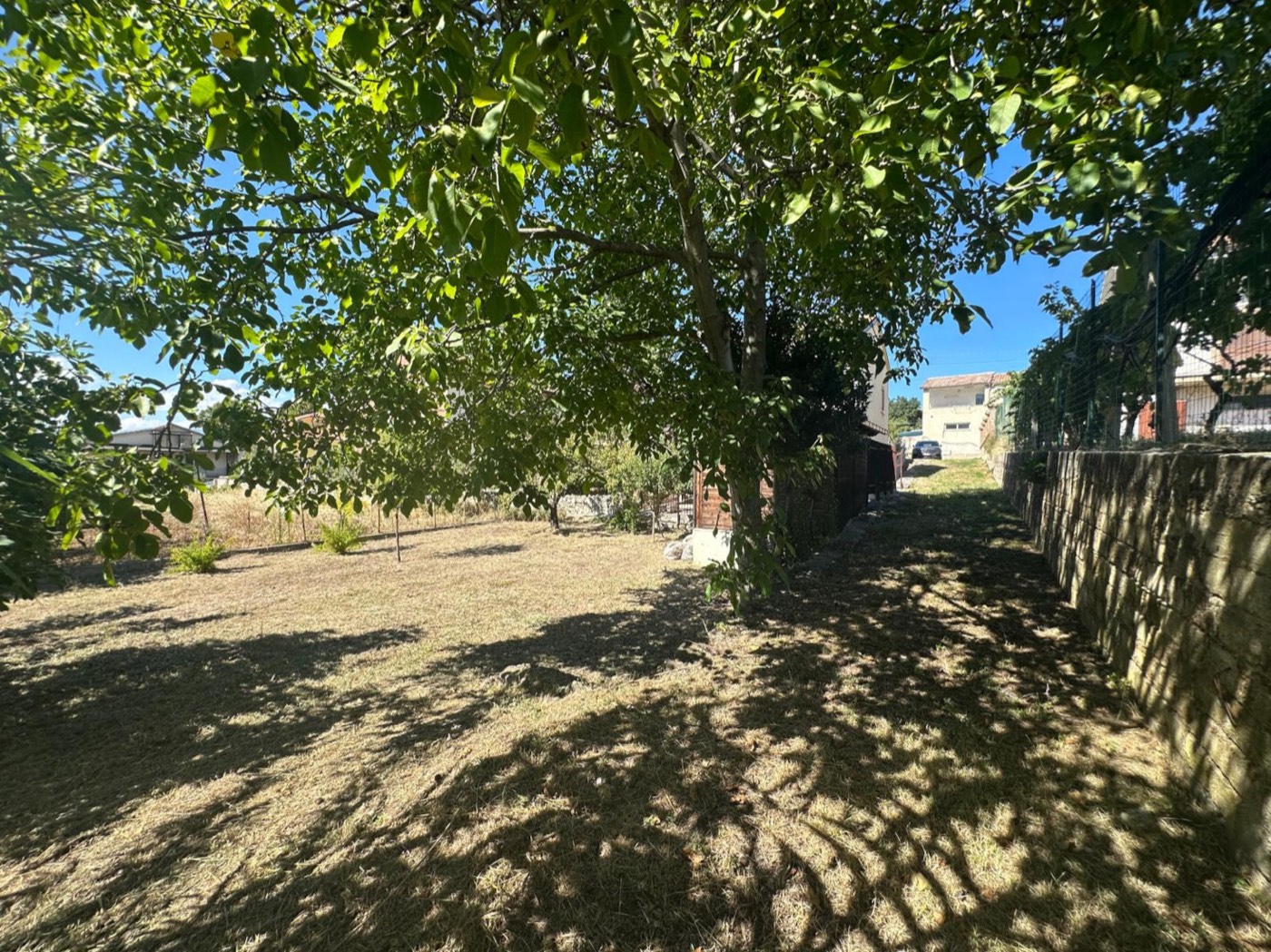 Character Property Complex in Roccamorice with Two Buildings and a Private Garden property photograph