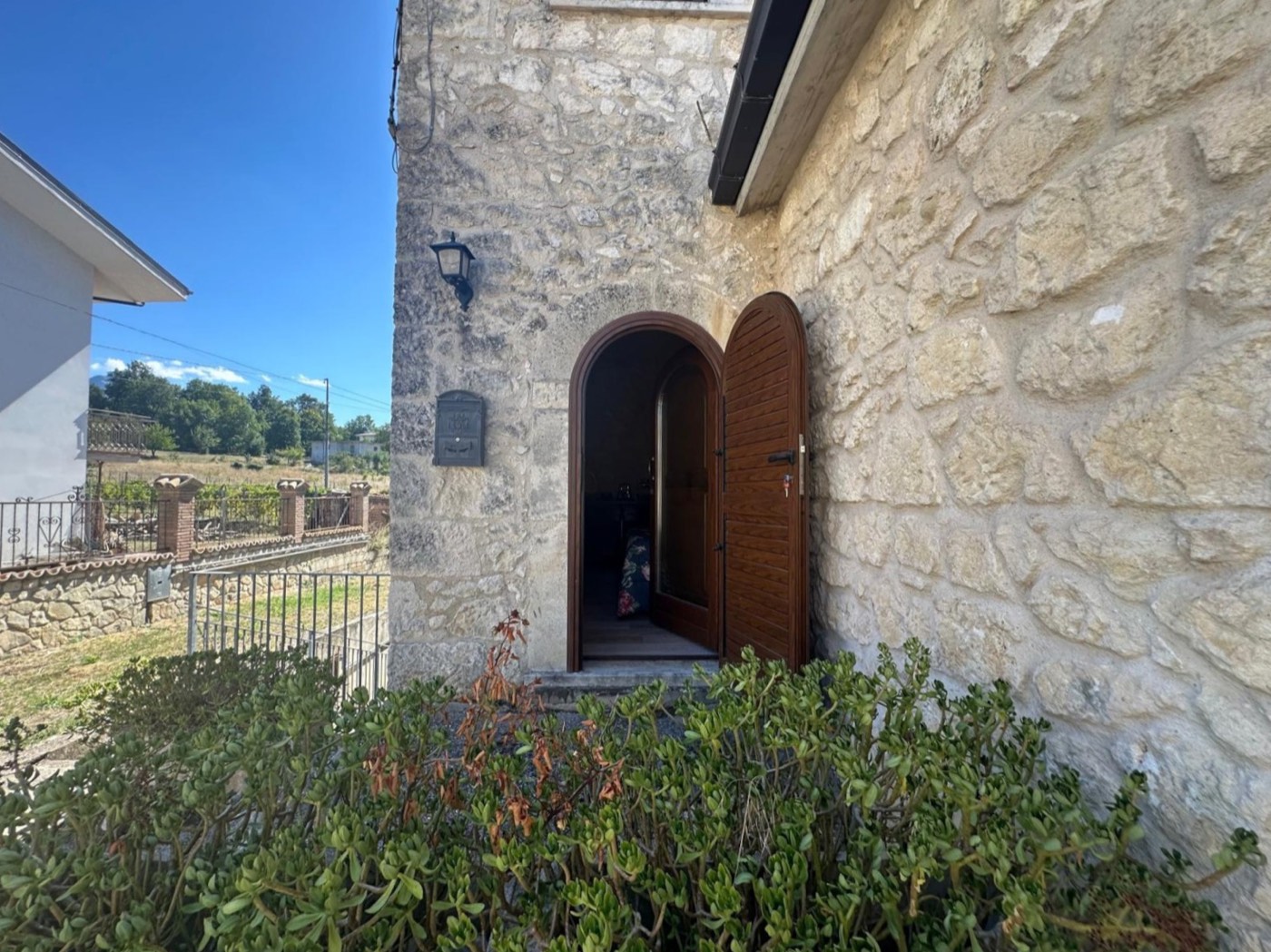 Character Property Complex in Roccamorice with Two Buildings and a Private Garden property photograph