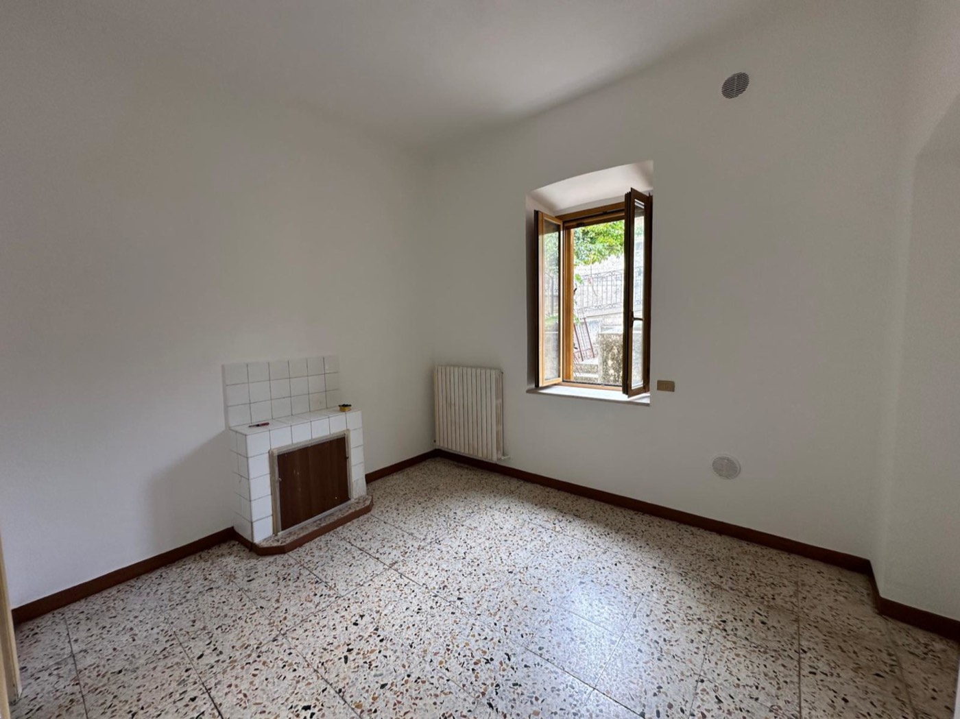 Apartment with Garage and Grotto in Capestrano property photograph