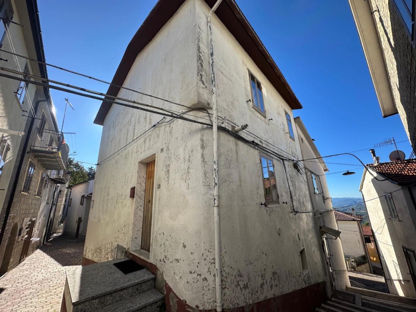 Townhouse with Outbuilding in Castiglione Messer Marino property photograph