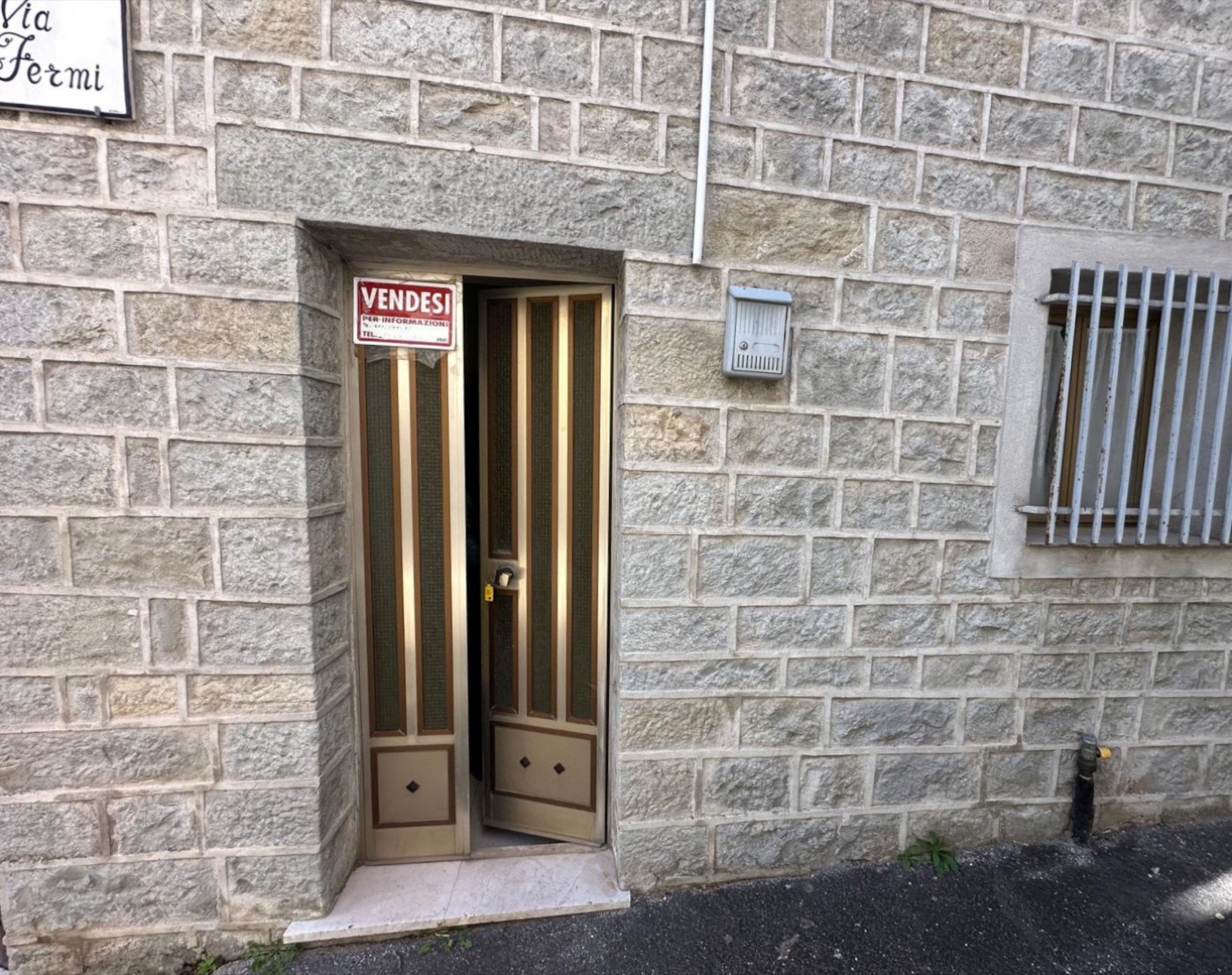 Townhouse with Outbuilding in Castiglione Messer Marino property photograph