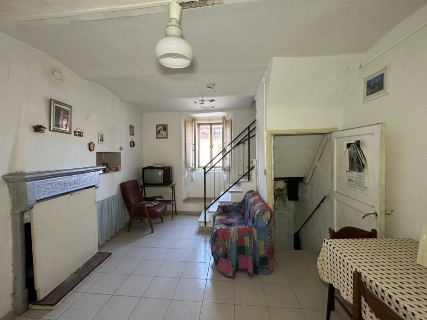 Townhouse with Outbuilding in Castiglione Messer Marino property photograph