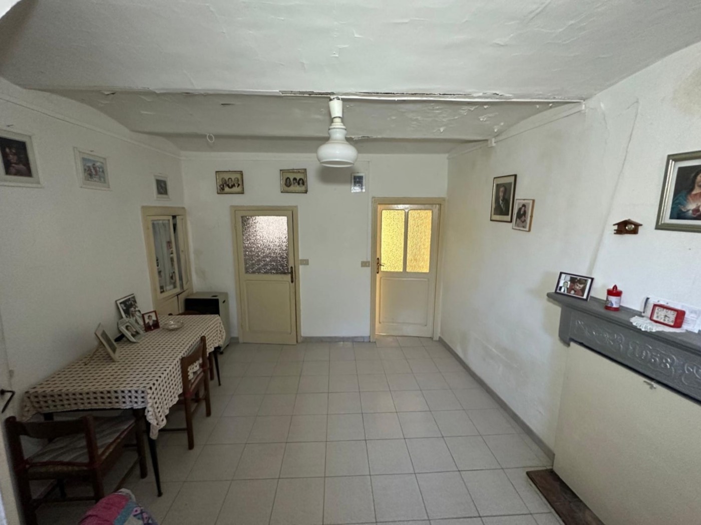 Townhouse with Outbuilding in Castiglione Messer Marino property photograph