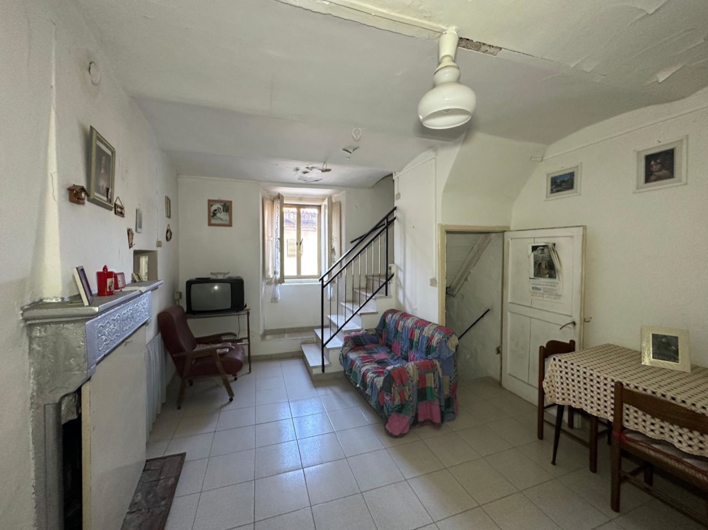 Townhouse with Outbuilding in Castiglione Messer Marino property photograph