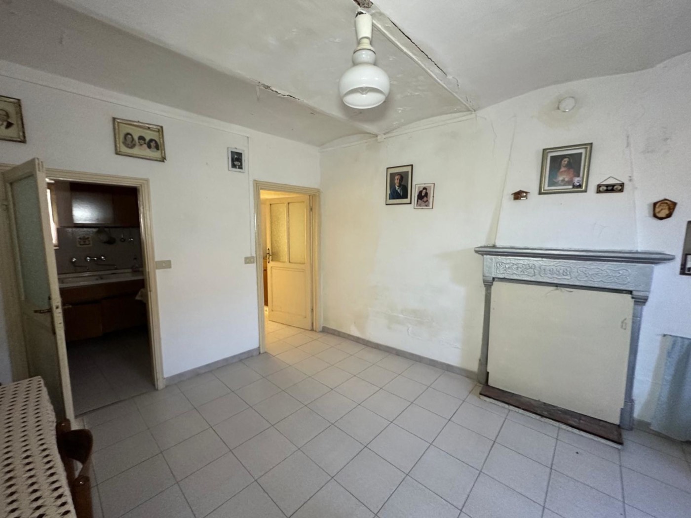 Townhouse with Outbuilding in Castiglione Messer Marino property photograph