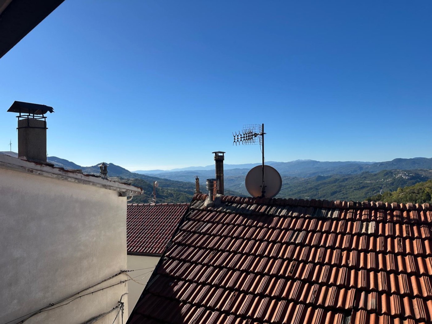 Townhouse with Outbuilding in Castiglione Messer Marino property photograph
