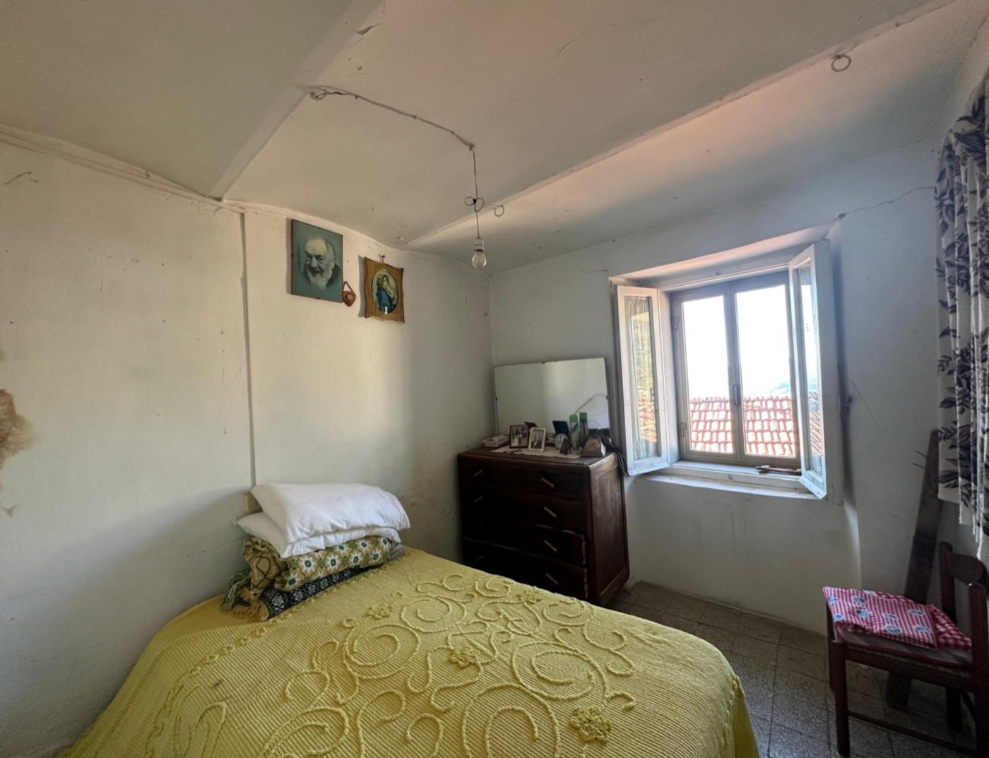 Townhouse with Outbuilding in Castiglione Messer Marino property photograph