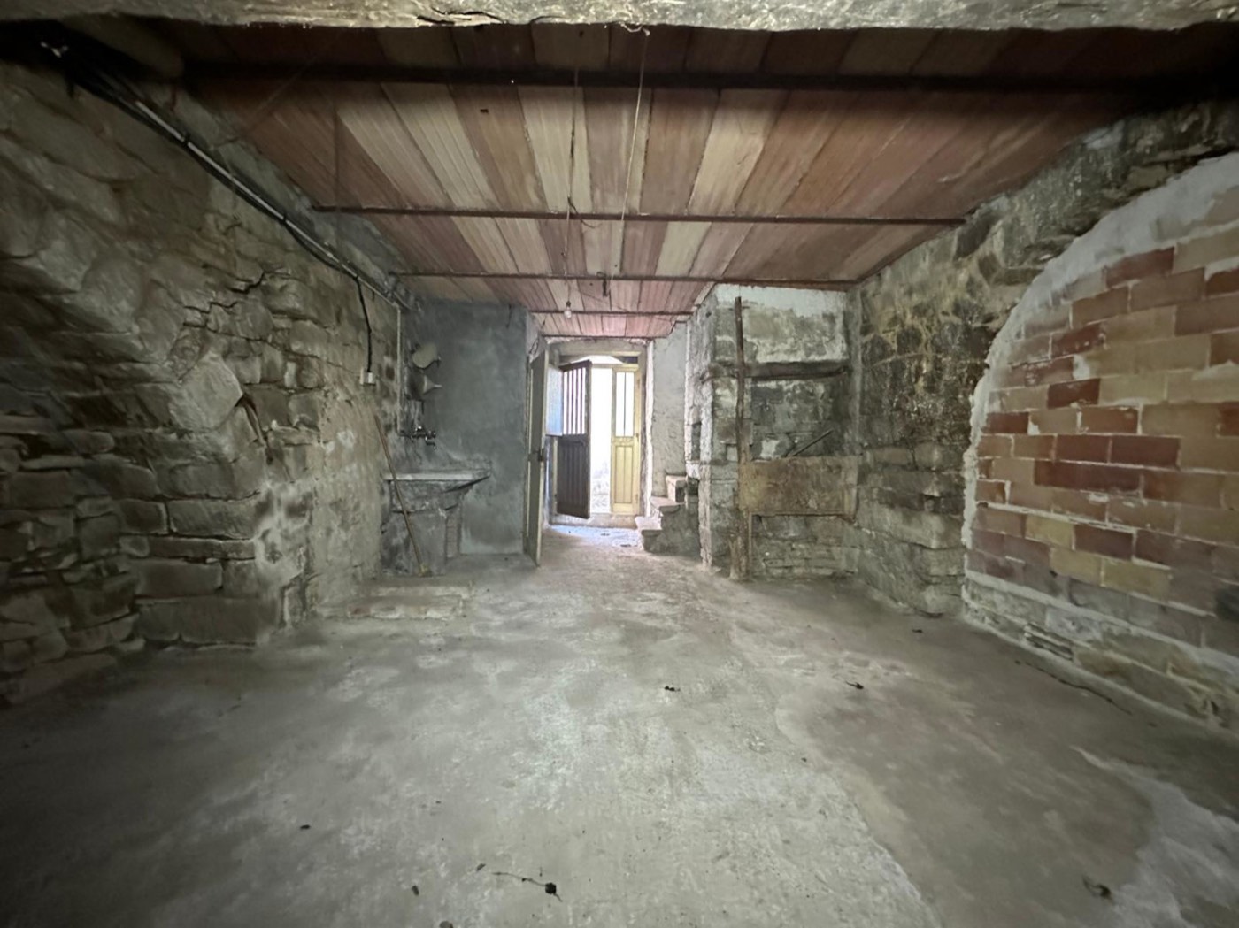 Townhouse with Outbuilding in Castiglione Messer Marino property photograph