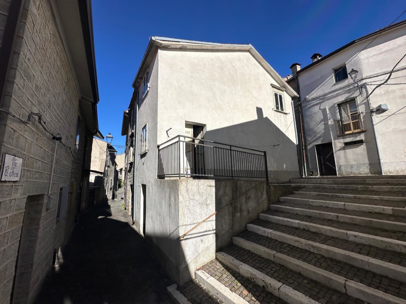 Townhouse with Outbuilding in Castiglione Messer Marino property photograph