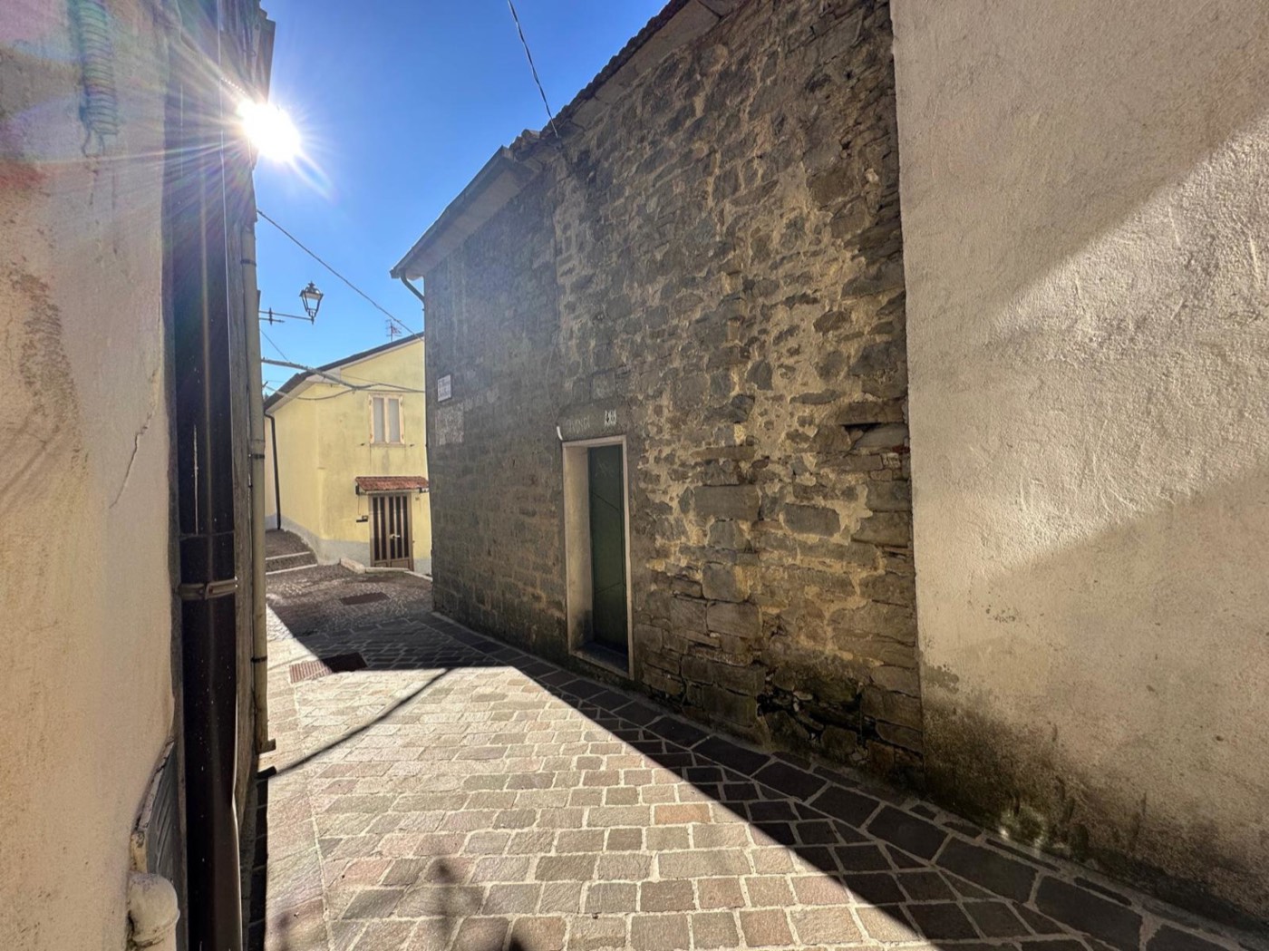 Townhouse with Outbuilding in Castiglione Messer Marino property photograph