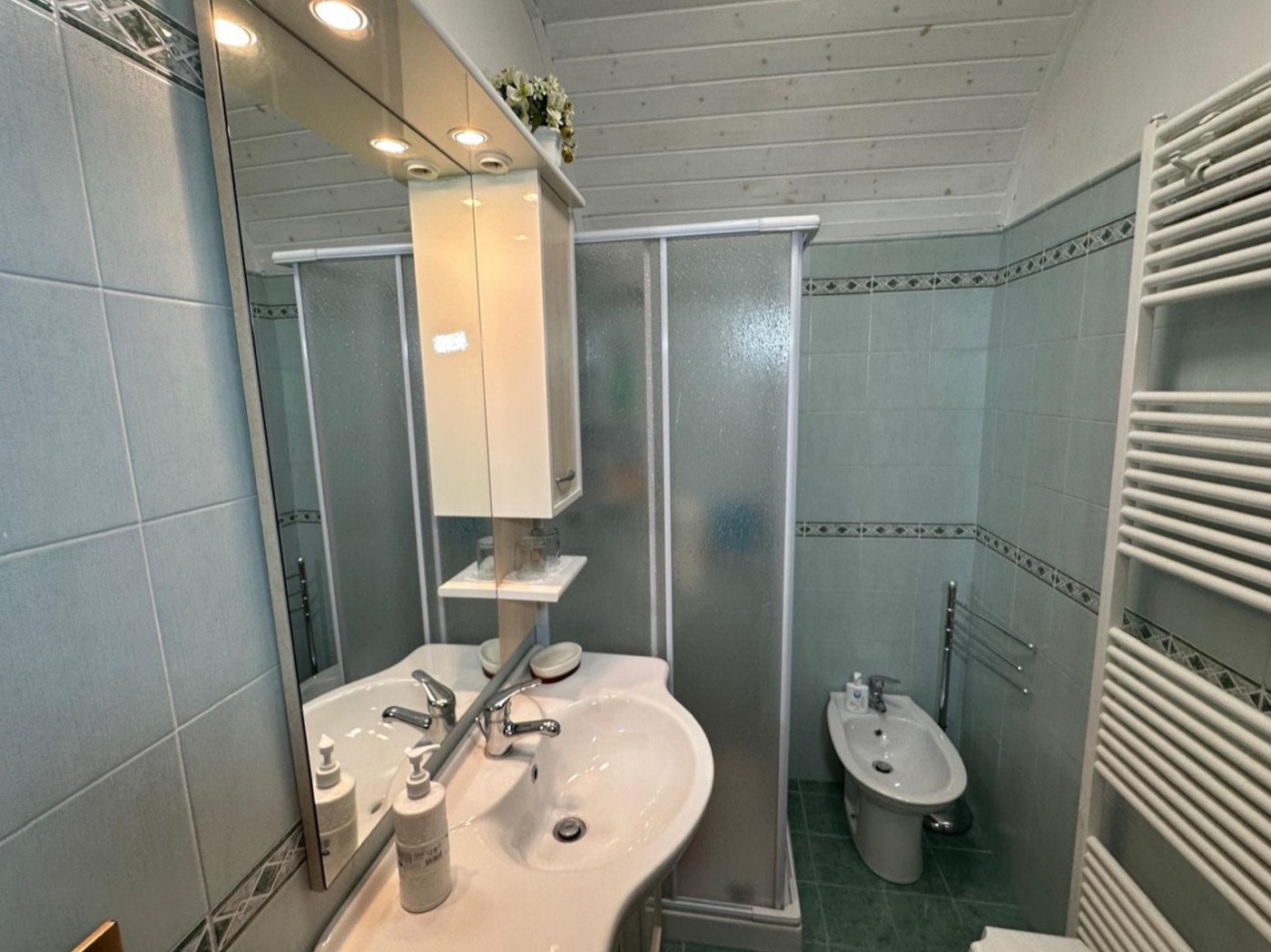 Apartment with Private Entrance property photograph