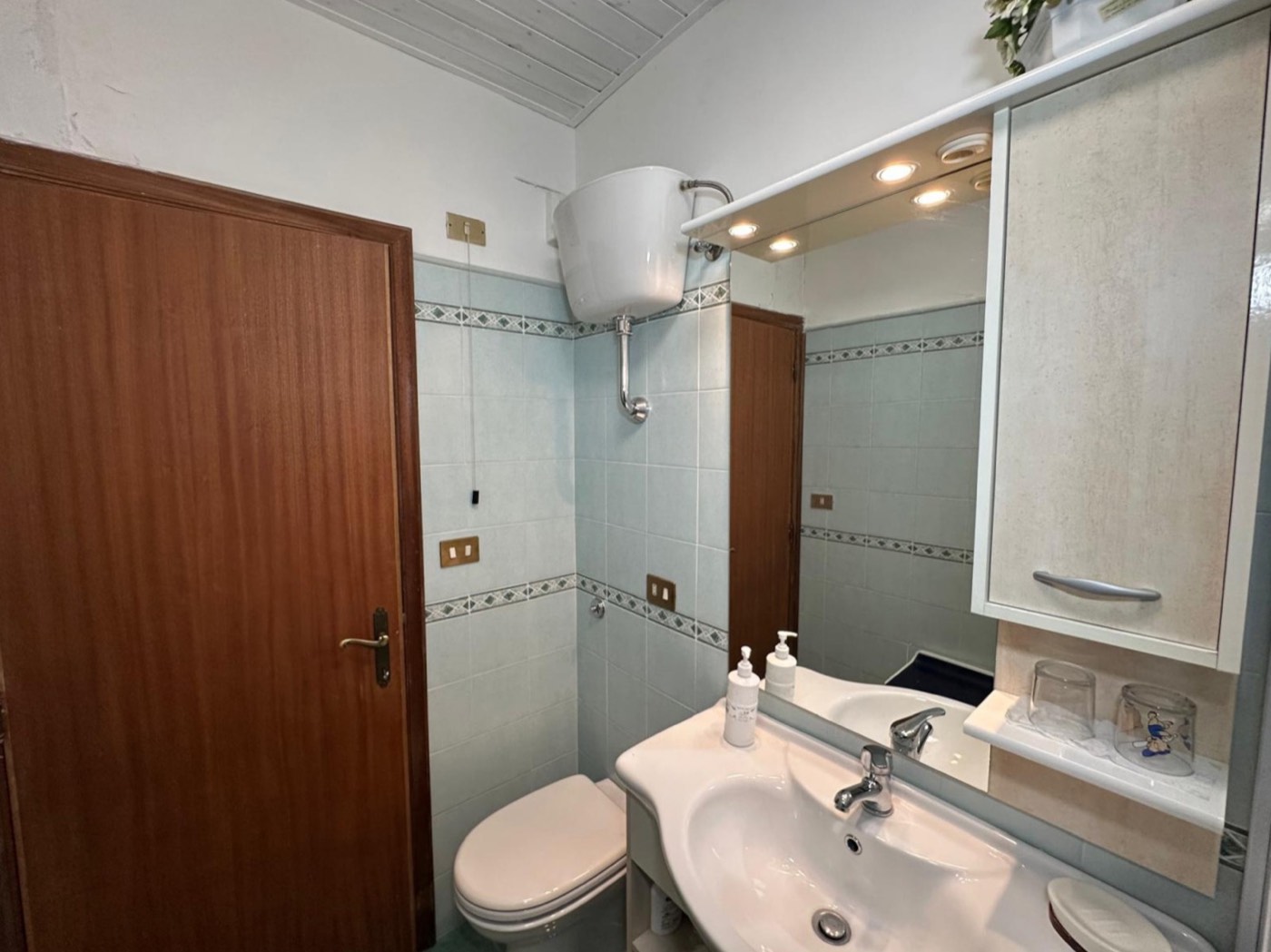 Apartment with Private Entrance property photograph
