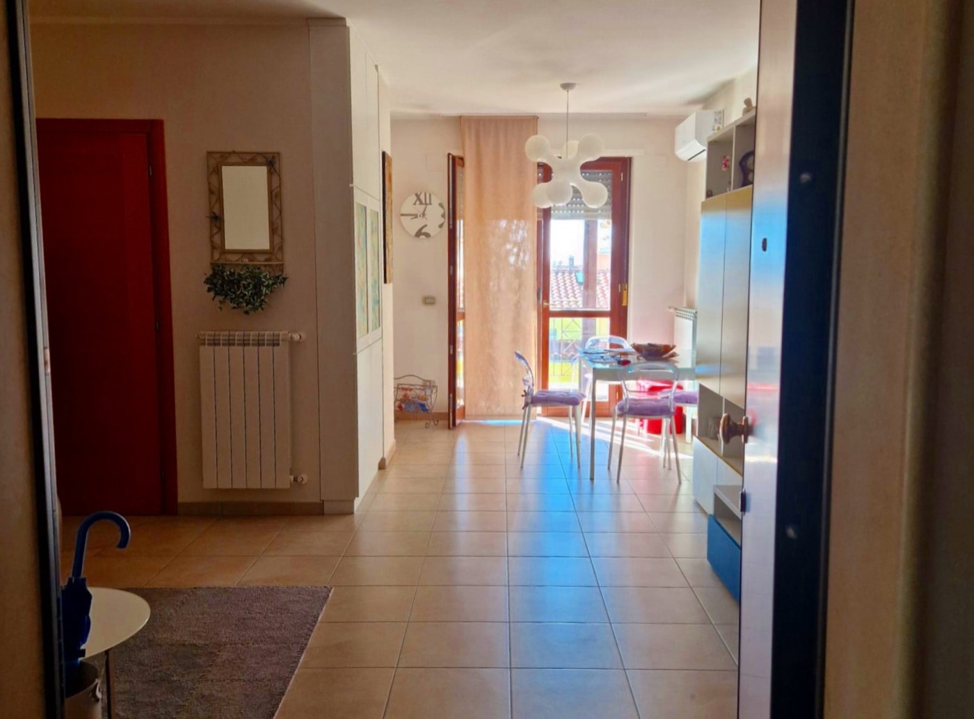 Bright Apartment with Garage property photograph