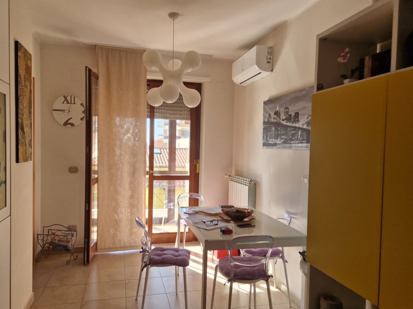 Bright Apartment with Garage property photograph