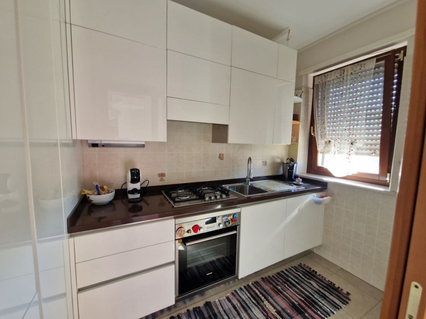 Bright Apartment with Garage property photograph