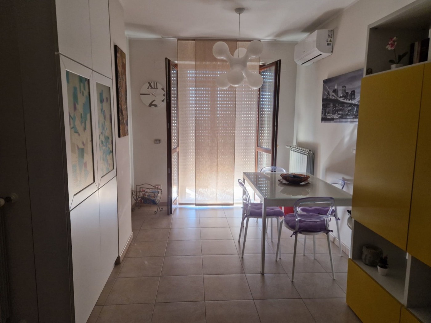 Bright Apartment with Garage property photograph