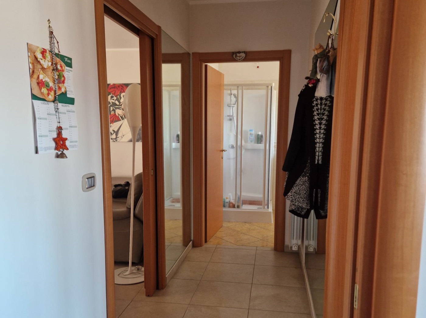 Bright Apartment with Garage property photograph