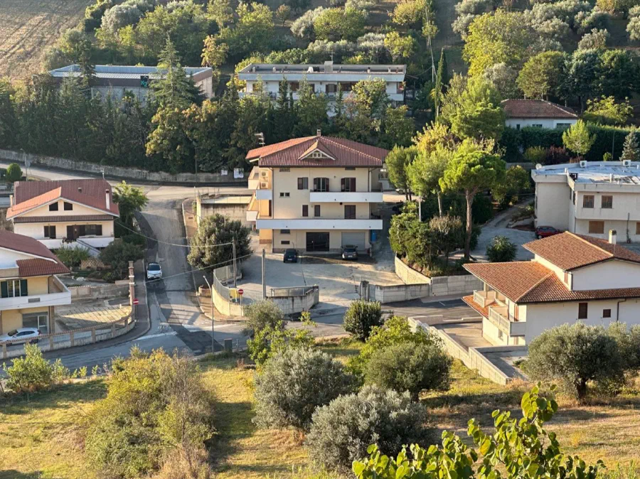 Apartment with Terrace, Attic and Storage Building in Cugnoli, PE