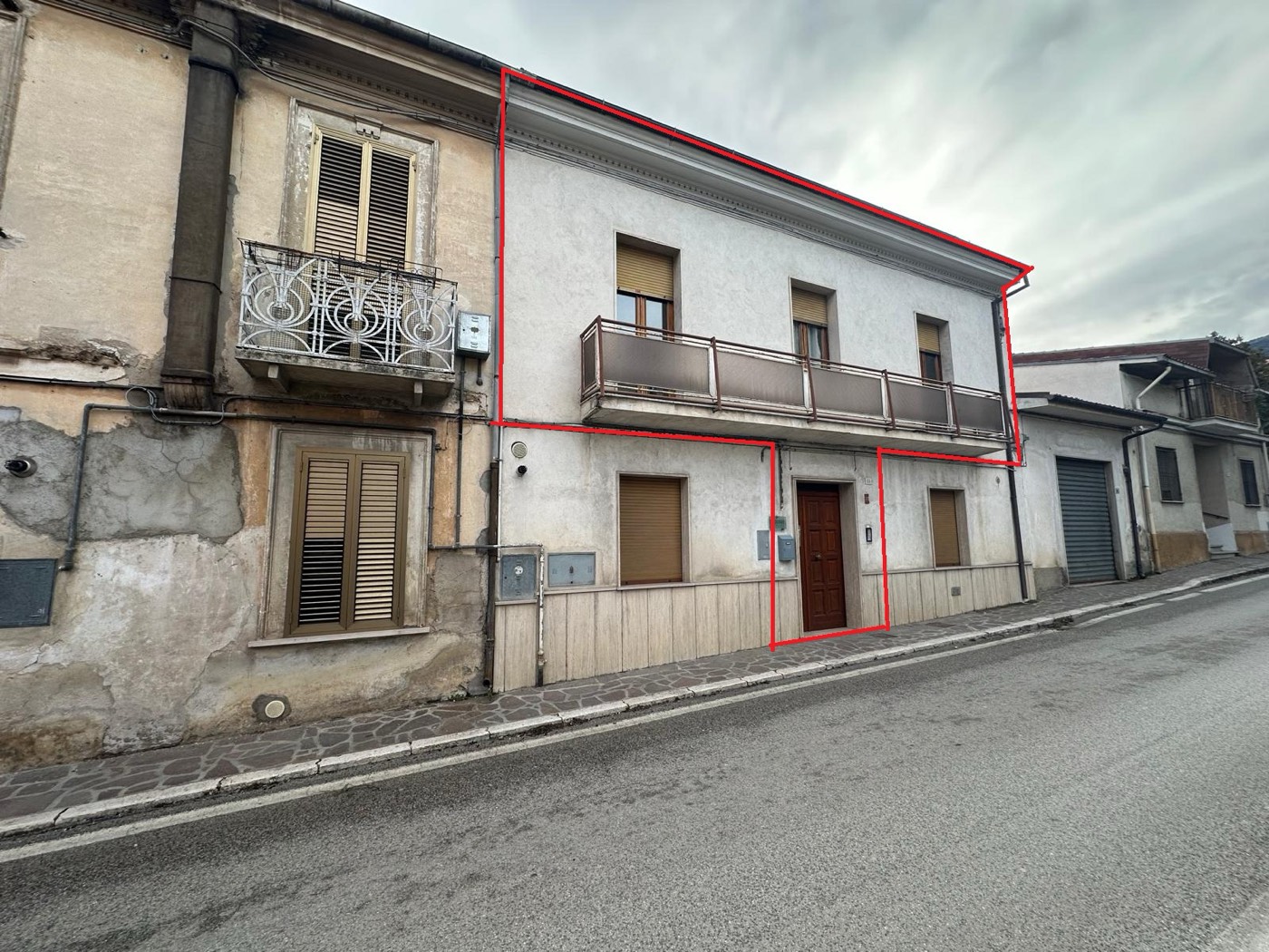 Apartment with Terrace and Attic in the Historic Centre in Raiano, AQ