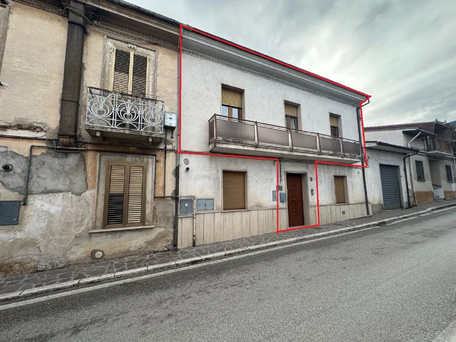 Apartment with Terrace and Attic in the Historic Centre in Raiano, AQ