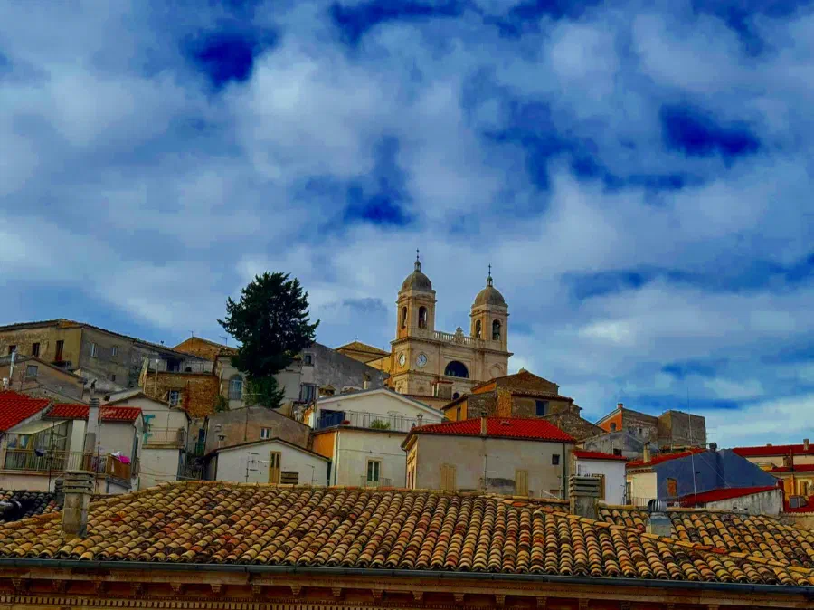 Central Apartment with Balconies, Cellar and Garage in San Valentino in Abruzzo Citeriore, PE