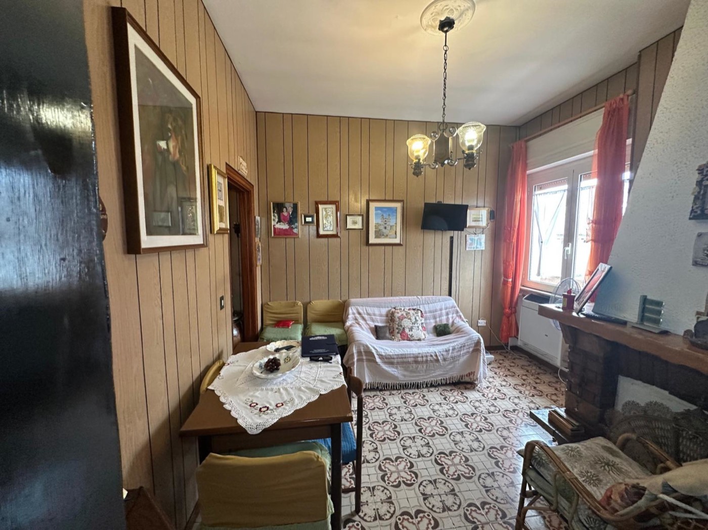Central Apartment with Balconies, Cellar and Garage property photograph