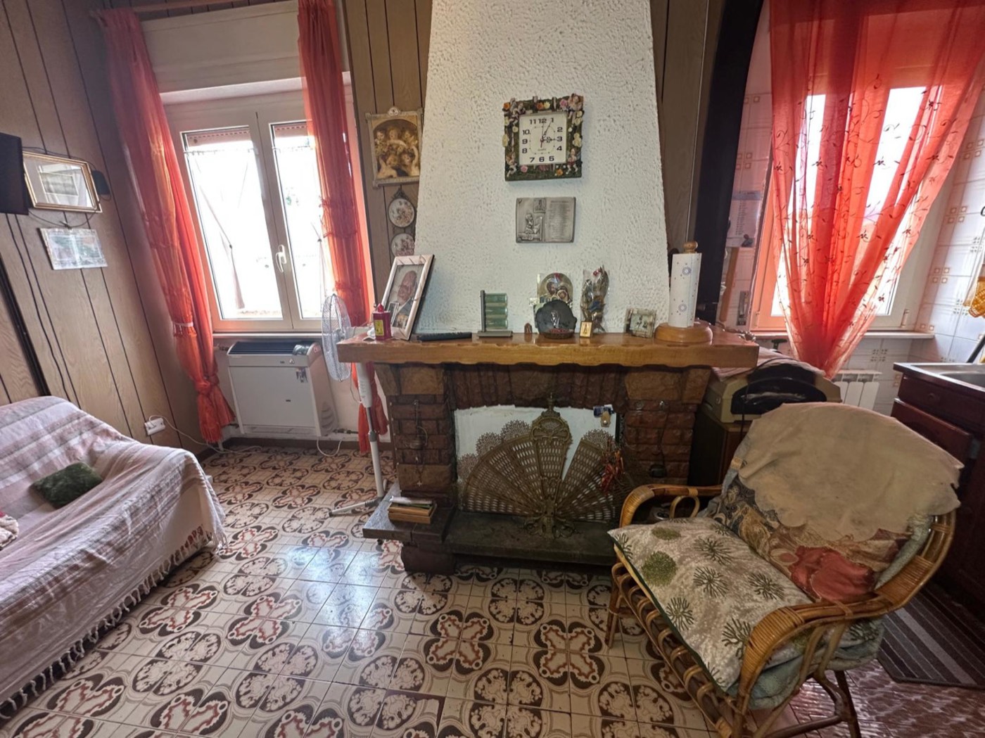 Central Apartment with Balconies, Cellar and Garage property photograph