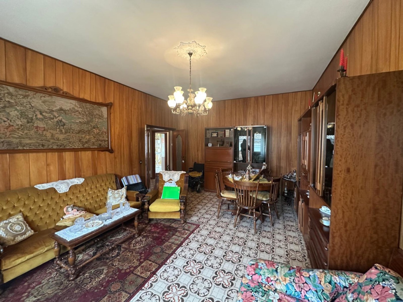 Central Apartment with Balconies, Cellar and Garage property photograph