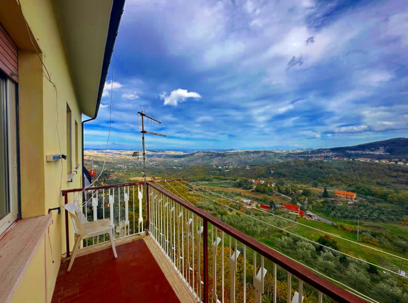 Central Apartment with Balconies, Cellar and Garage property photograph