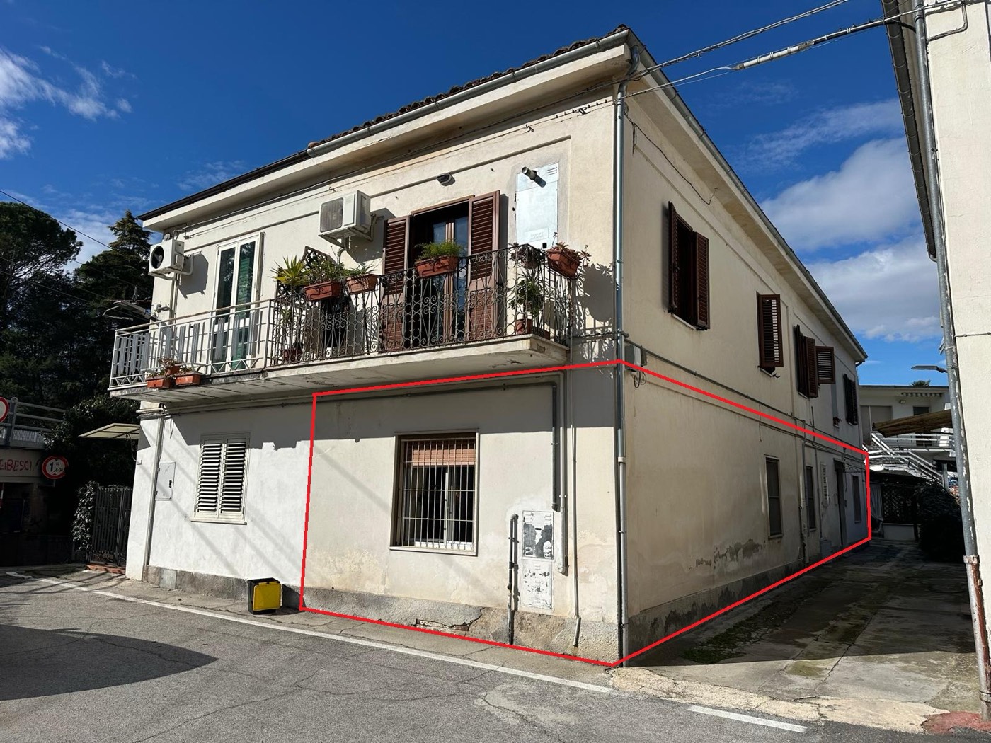 Ground-Floor Apartment in a Central Location in Scafa, PE