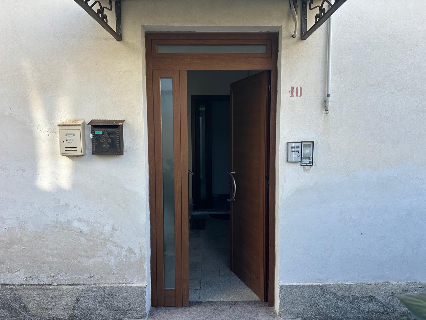 Ground-Floor Apartment in a Central Location property photograph