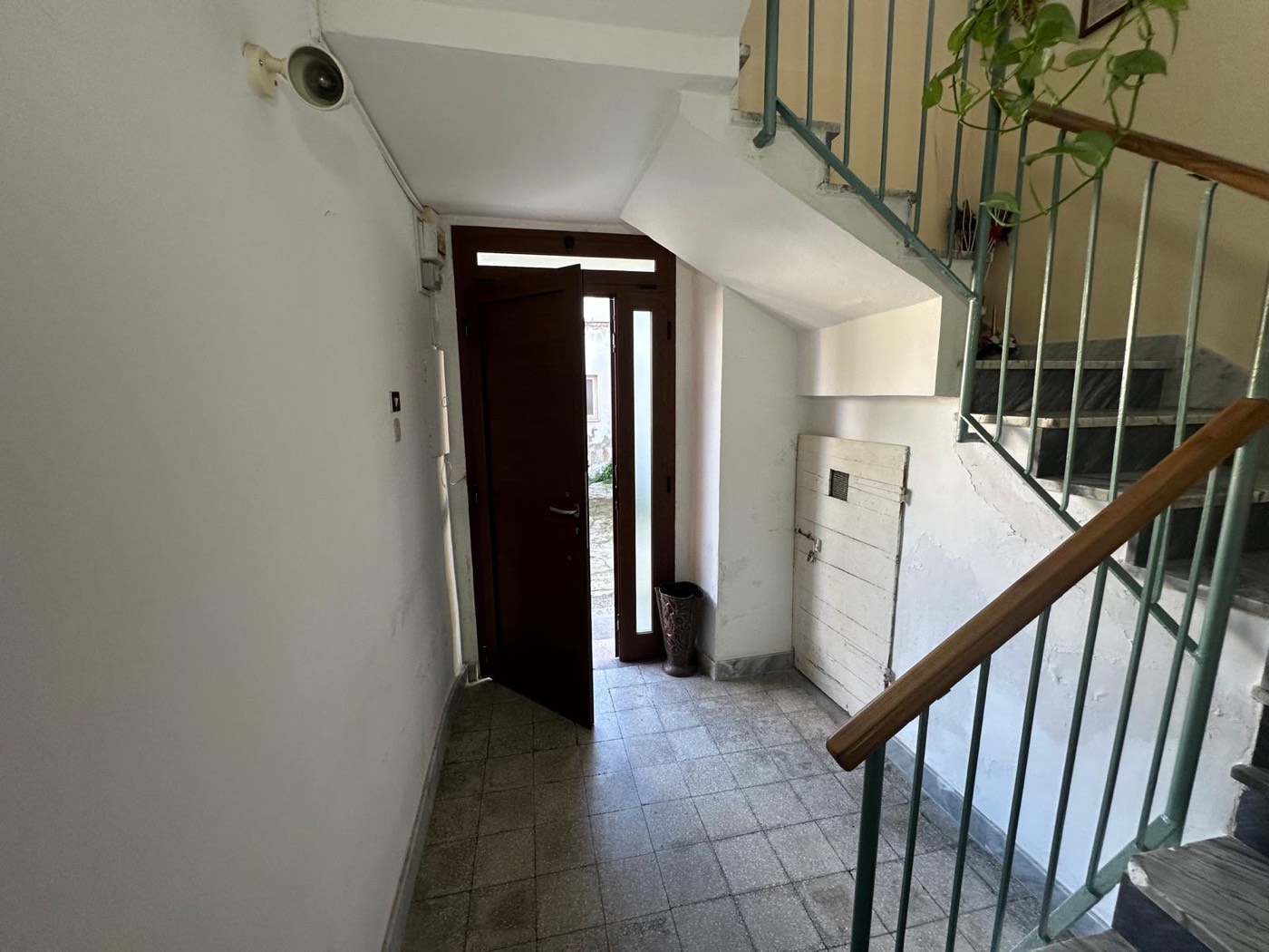 Ground-Floor Apartment in a Central Location property photograph