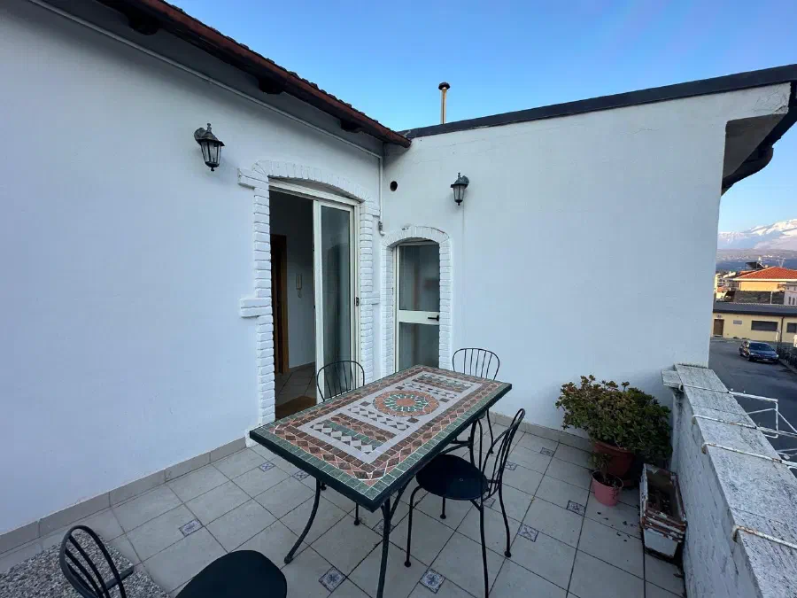 Apartment with Private Entrance and Majella-View Terrace in Tocco da Casauria, PE