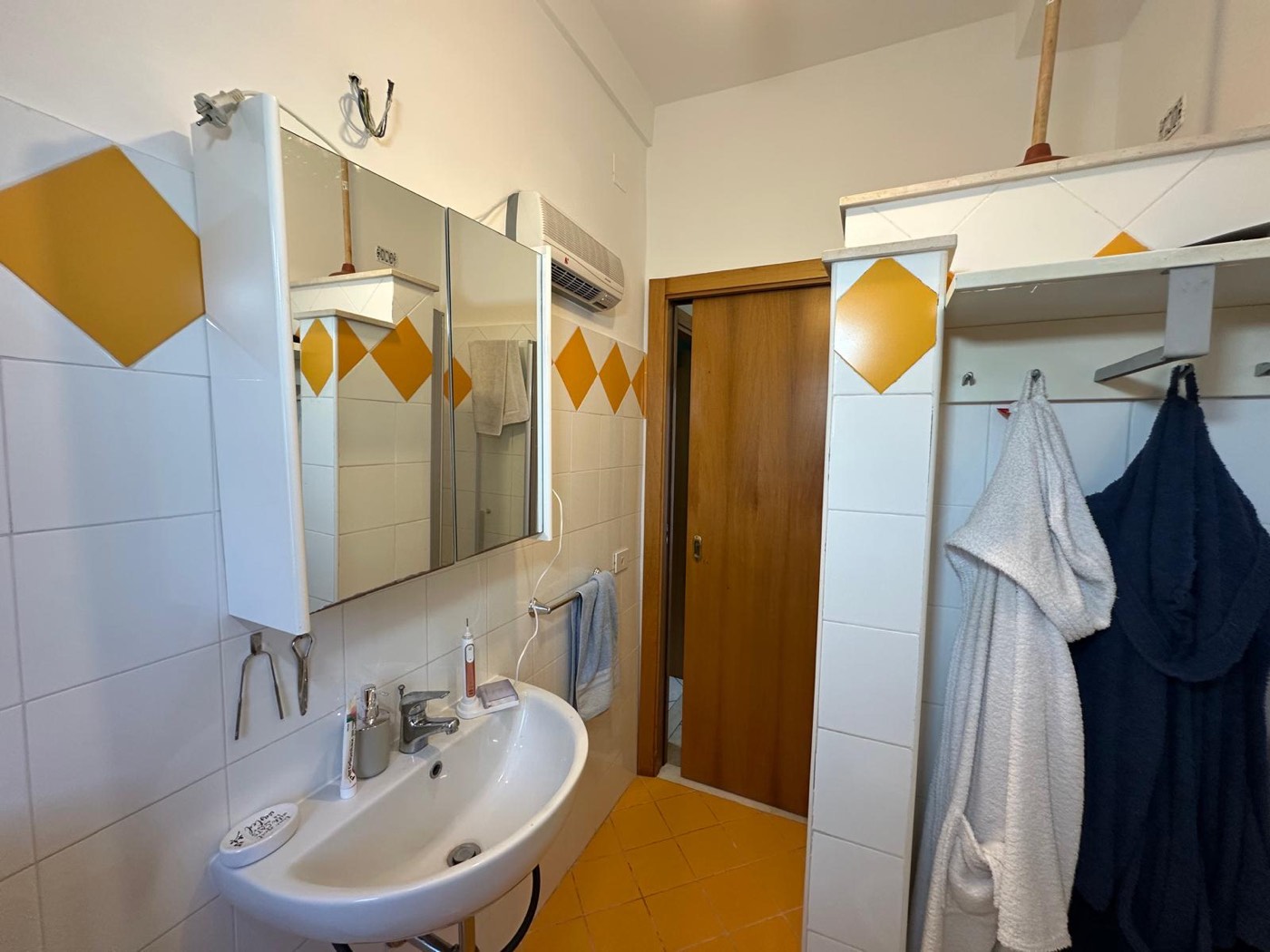 Apartment with Private Entrance and Majella-View Terrace property photograph