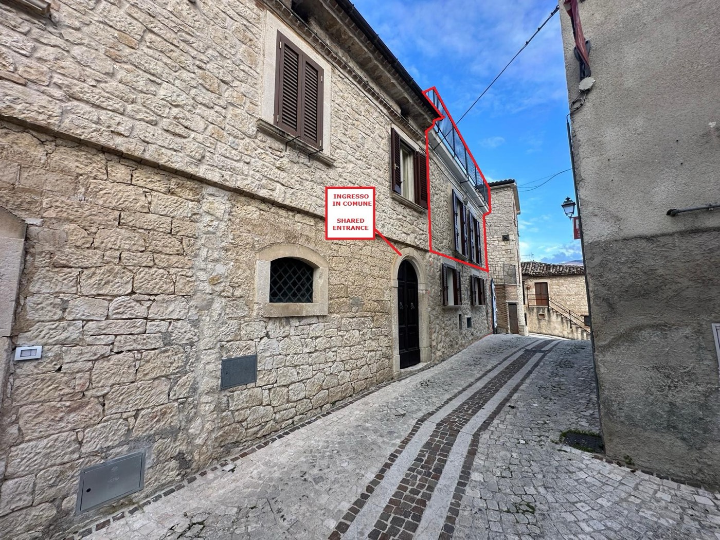 Stone and Brick Apartment in the Historic Centre property photograph