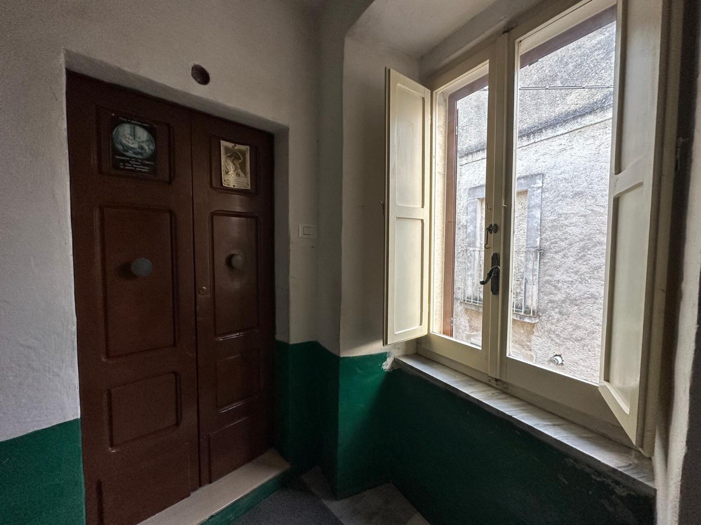 Stone and Brick Apartment in the Historic Centre property photograph