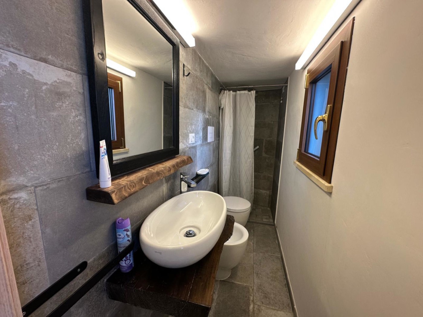 Stone and Brick Apartment in the Historic Centre property photograph