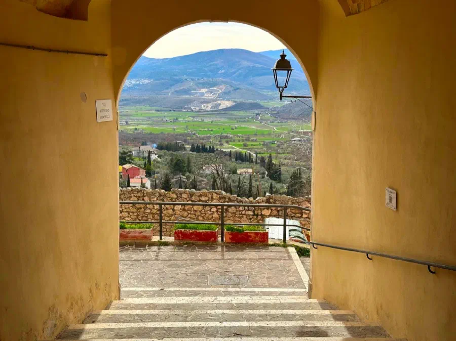 Traditional Furnished House with a Stone Portal in the Historic Centre in Ofena, AQ
