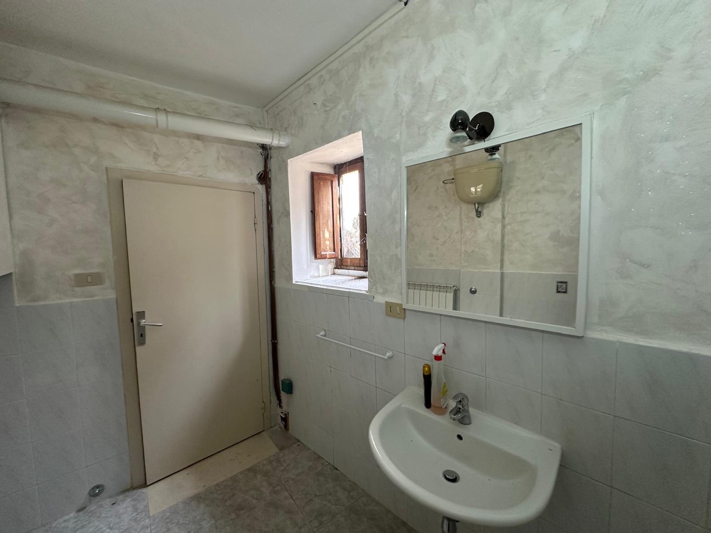 Traditional Furnished House with a Stone Portal in the Historic Centre property photograph