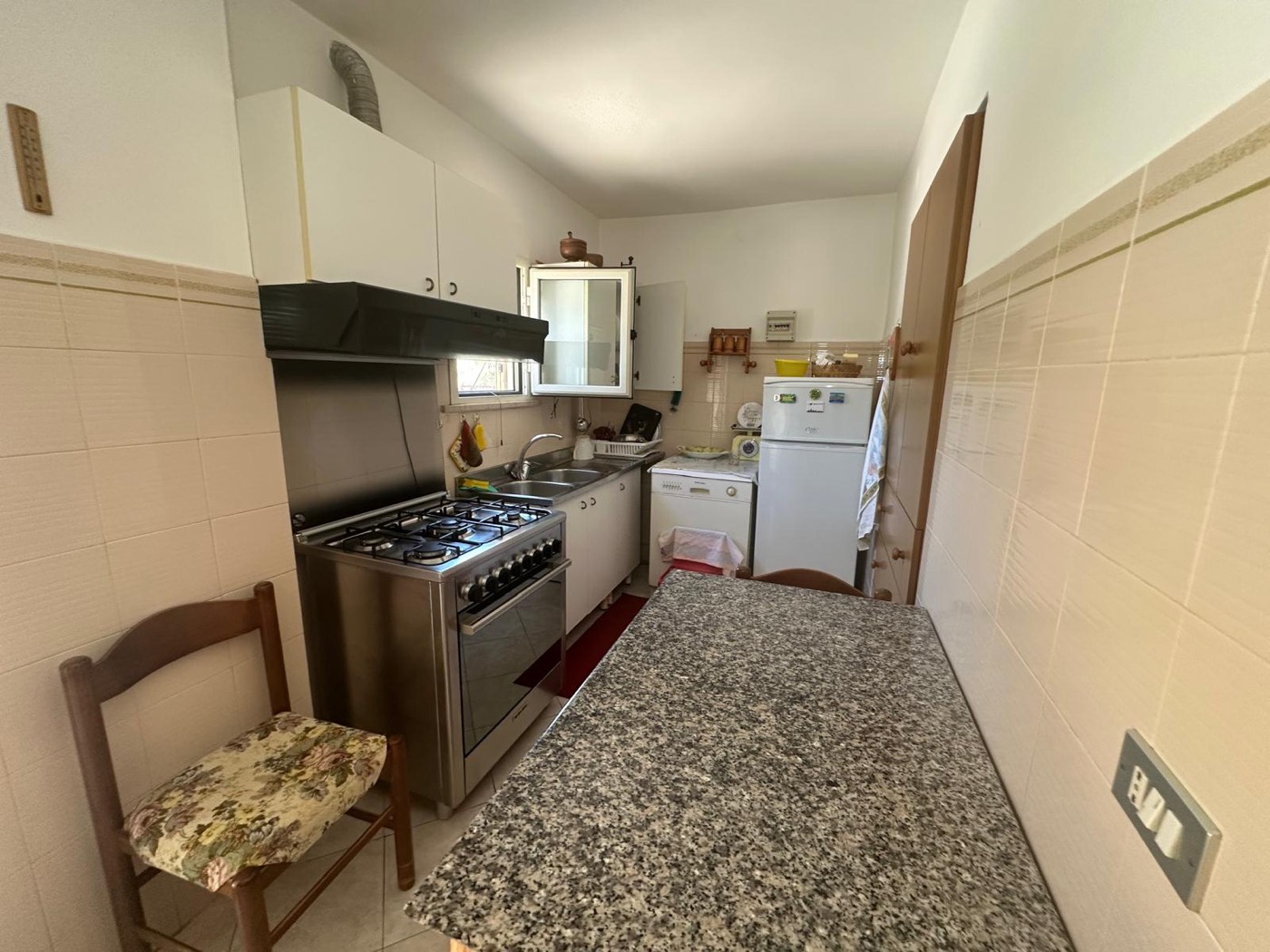 Kitchen and dining area — 1321