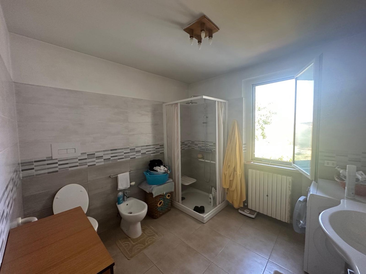 Tiled bathroom — 1321