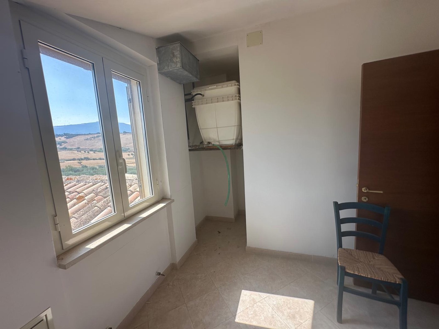 Upper-floor rooms — 1321