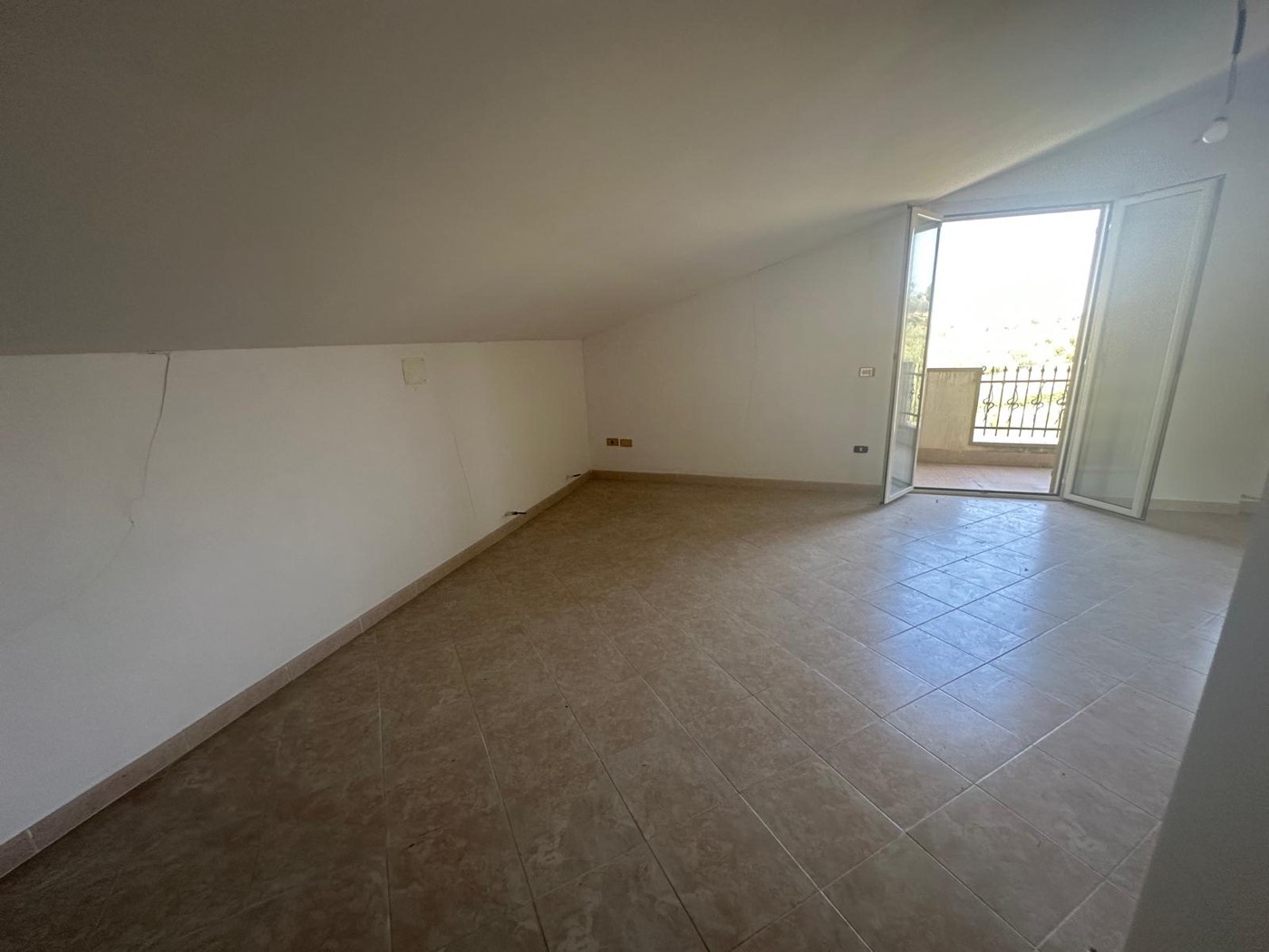 Upper-floor rooms — 1321